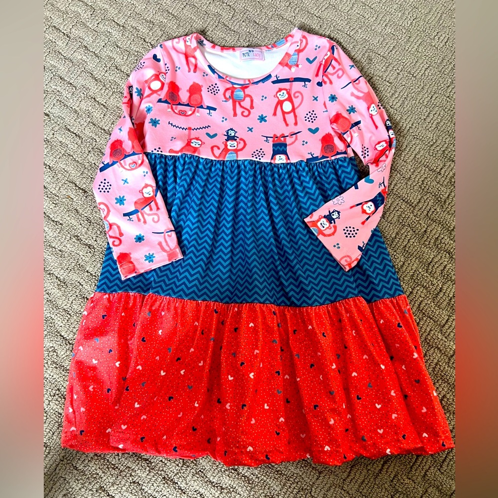 Boutique girls dress size 5.  New without tags!